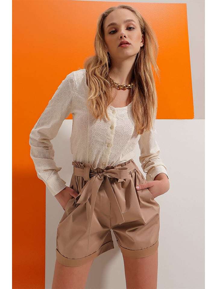 Trend Alacati Szorty chino w kolorze beżowym rozmiar: M