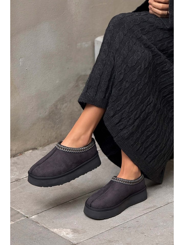 trendyol Skórzane kapcie w kolorze czarnym rozmiar: 37