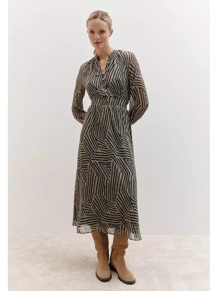 More & More Sukienka w kolorze czarnym rozmiar: 42