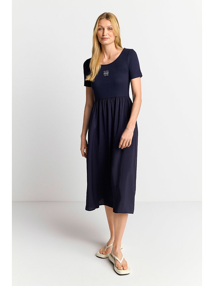 Rich & Royal Sukienka w kolorze granatowym rozmiar: M