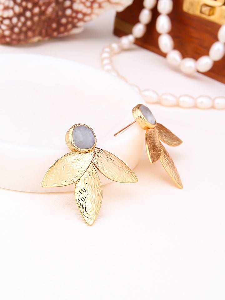 L'Atelier de Gaia Pozłacane kolczyki-wkrętki z kamieniami księżycowymi rozmiar: onesize