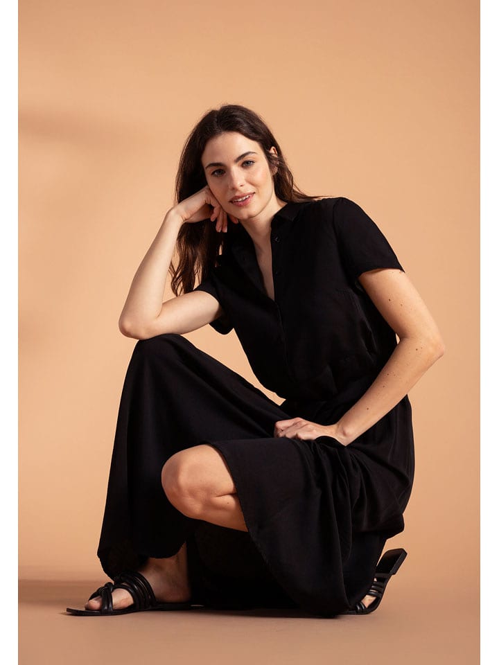 More & More Sukienka w kolorze czarnym rozmiar: 44