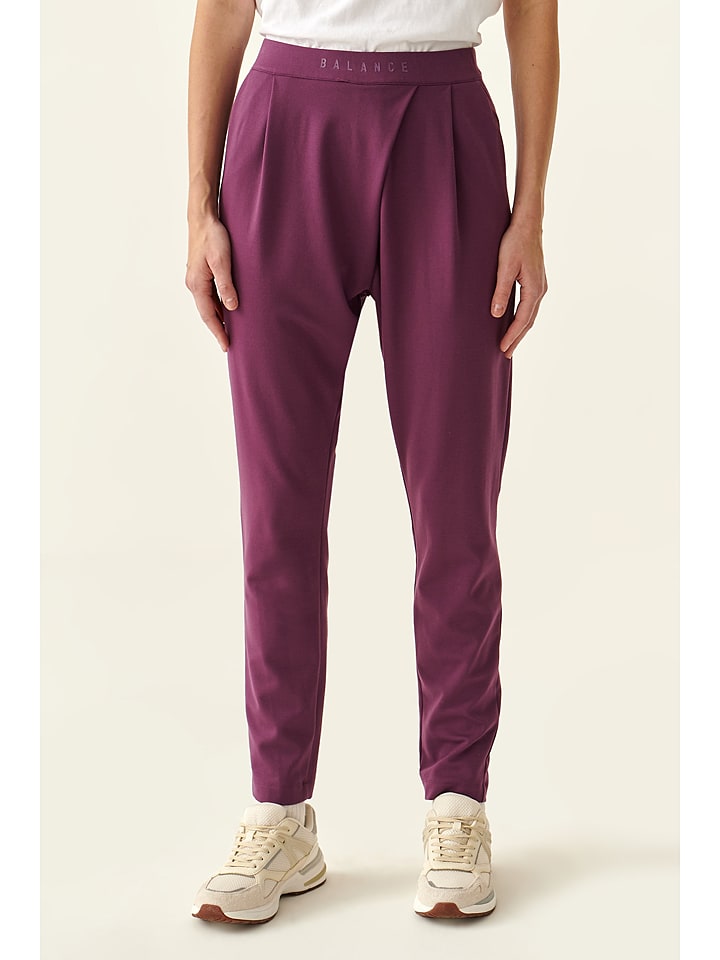 TATUUM Spodnie w kolorze fioletowym rozmiar: M