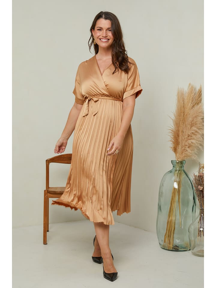 Curvy Lady Sukienka w kolorze beżowym rozmiar: 40/42