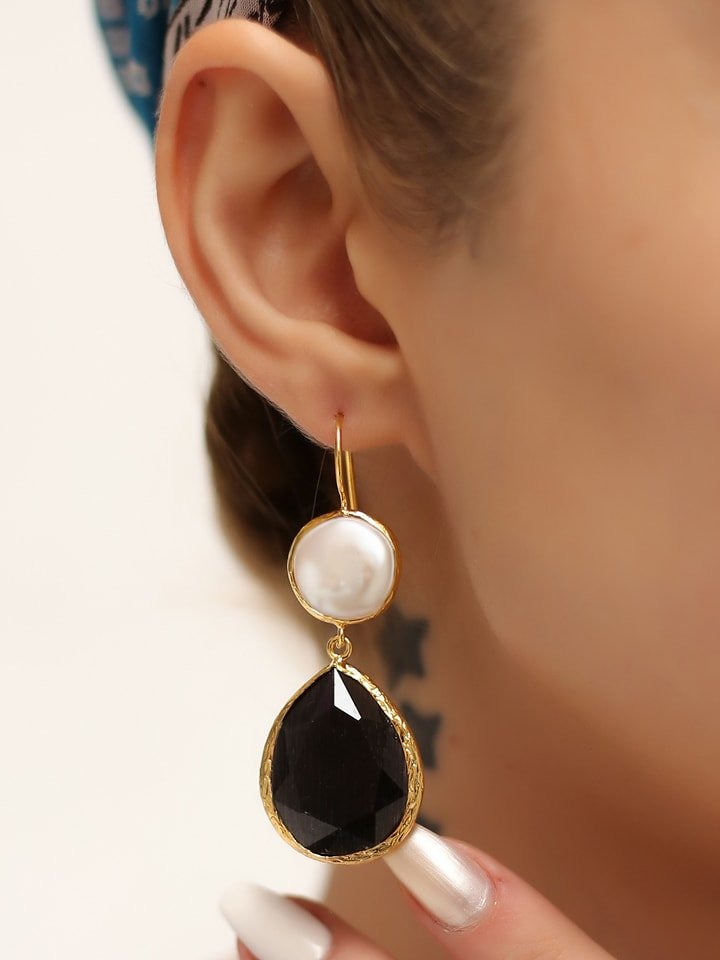 L'Atelier de Gaia Pozłacane kolczyki z perłami i kocim okiem rozmiar: onesize