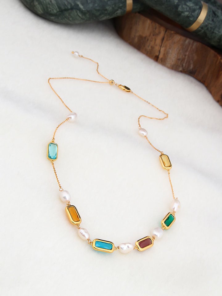 Pierres de Jade Pozłacany naszyjnik z elementami ozdobnymi - dł. 50 cm rozmiar: onesize