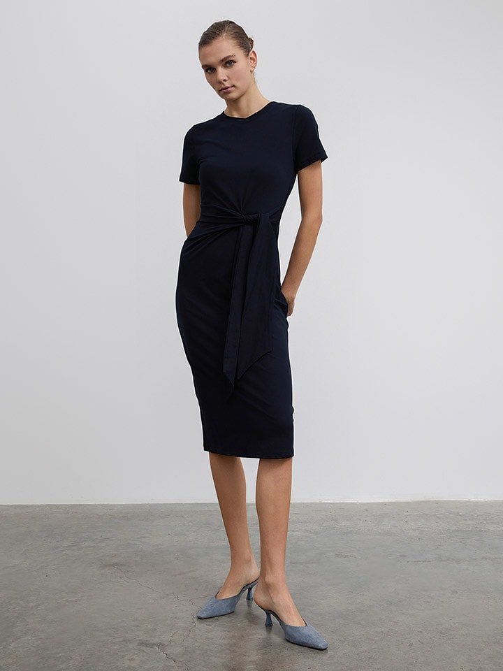 BGN Sukienka w kolorze granatowym rozmiar: 38