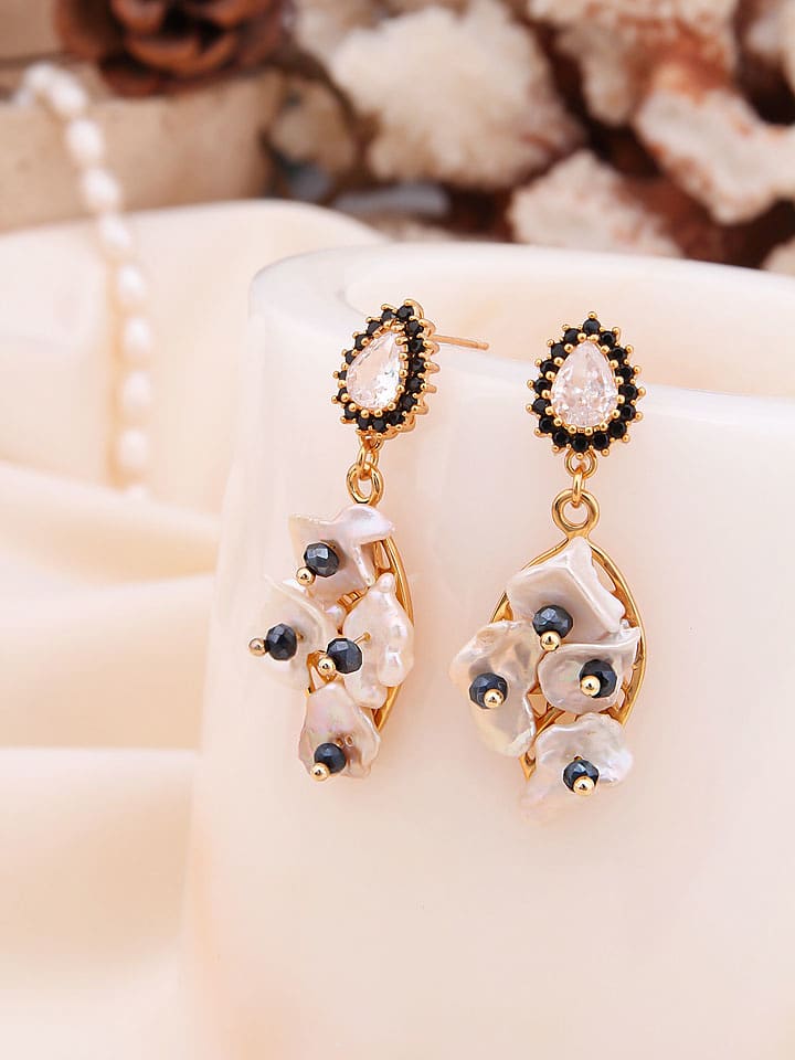 Pierres de Jade Pozłacane kolczyki-wkrętki z masą perłową i kamieniami szlachetnymi rozmiar: onesize