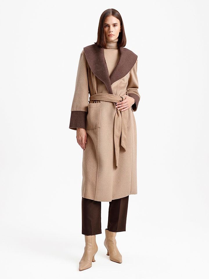 BGN Płaszcz przejściowy w kolorze jasnobrązowym rozmiar: 40