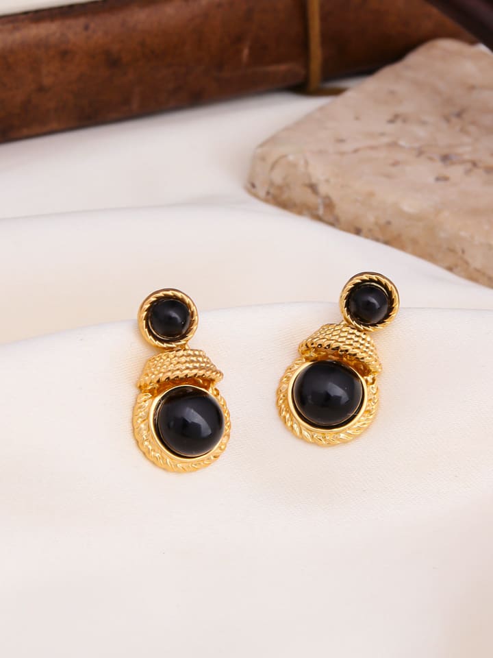 L'Atelier de Gaia Pozłacane kolczyki-wkrętki z onyksem rozmiar: onesize