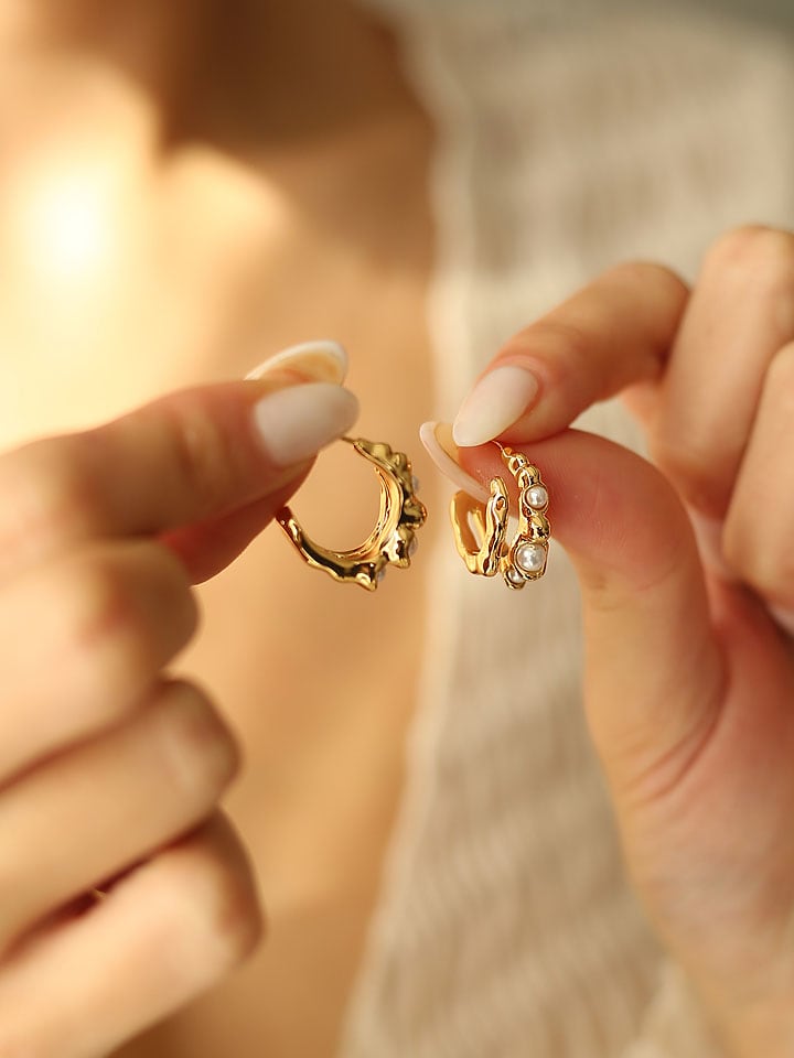 Pierres delicates Pozłacane kolczyki-półkreole z perłami rozmiar: onesize