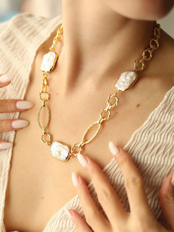 Pierres de Jade Pozłacany naszyjnik z elementami ozdobnymi - dł. 50 cm rozmiar: onesize