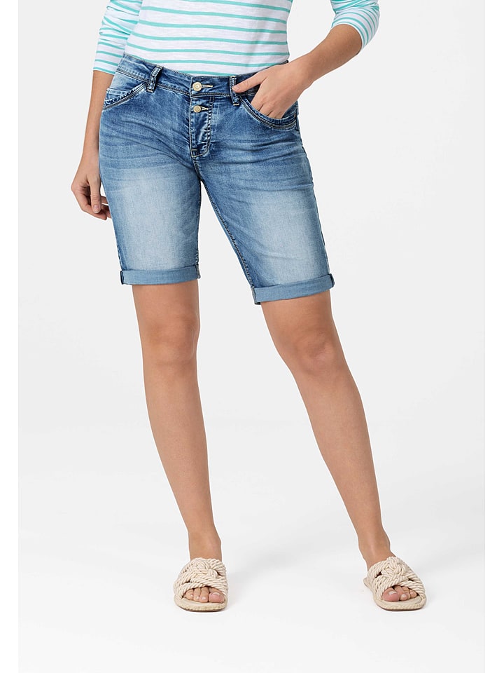 Timezone Bermudy dżinsowe "Nali" w kolorze niebieskim rozmiar: W27