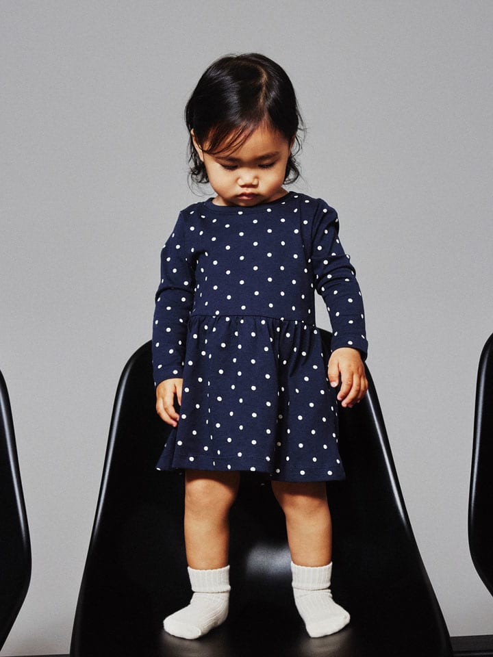 name it Sukienka "Vivia" w kolorze granatowo-białym rozmiar: 110