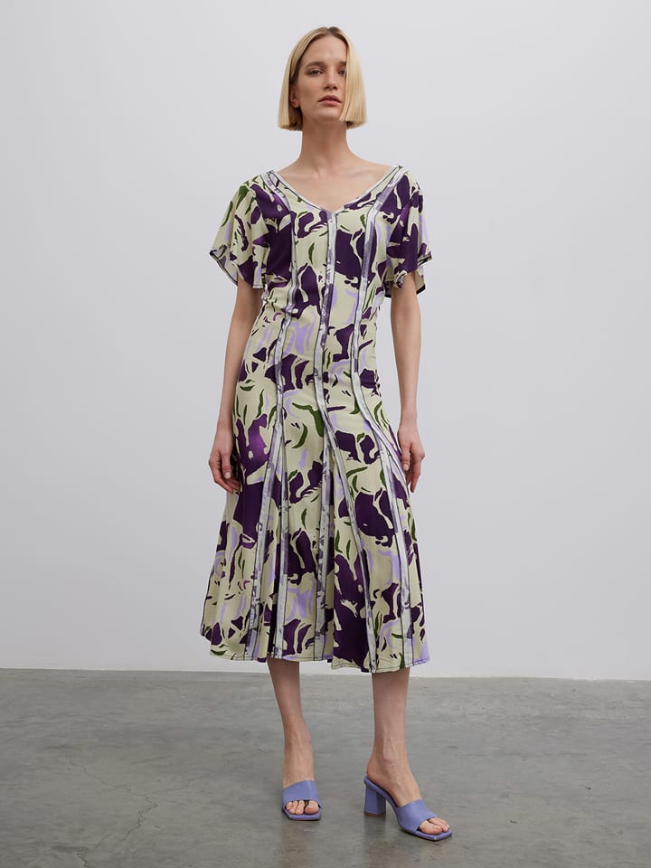 BGN Sukienka w kolorze kremowo-fioletowym rozmiar: 40