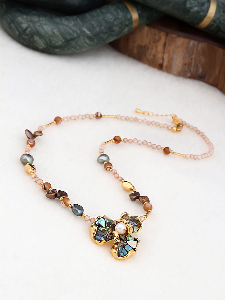 Pierres de Jade Pozłacany naszyjnik z elementami ozdobnymi - dł. 50 cm rozmiar: onesize