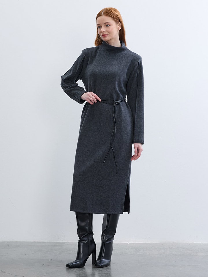 BGN Sukienka w kolorze szarym rozmiar: 36