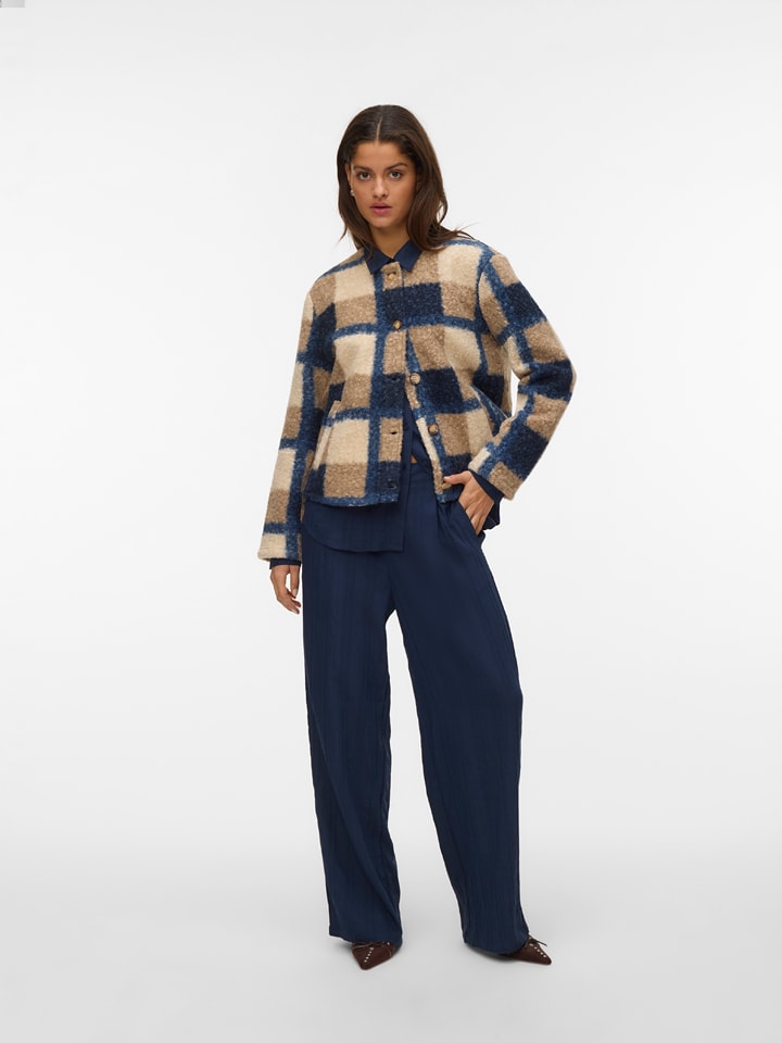 Vero Moda Kurtka pluszowa w kolorze beżowo-granatowym rozmiar: S