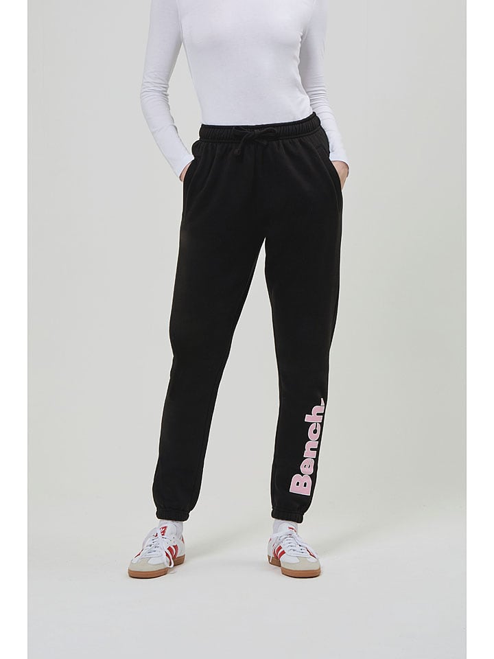 Bench Spodnie dresowe "Corey" w kolorze czarnym rozmiar: 36