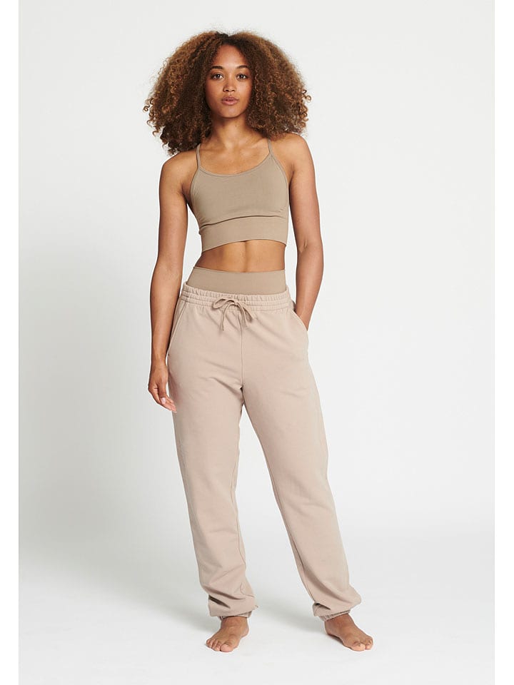 Rethinkit Spodnie dresowe "Ibina" w kolorze beżowym rozmiar: M