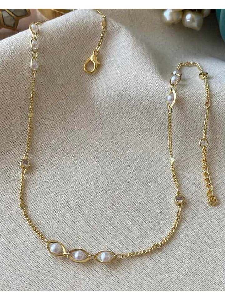 Luseera Pozłacany naszyjnik z kryształami - dł. 45 cm rozmiar: onesize