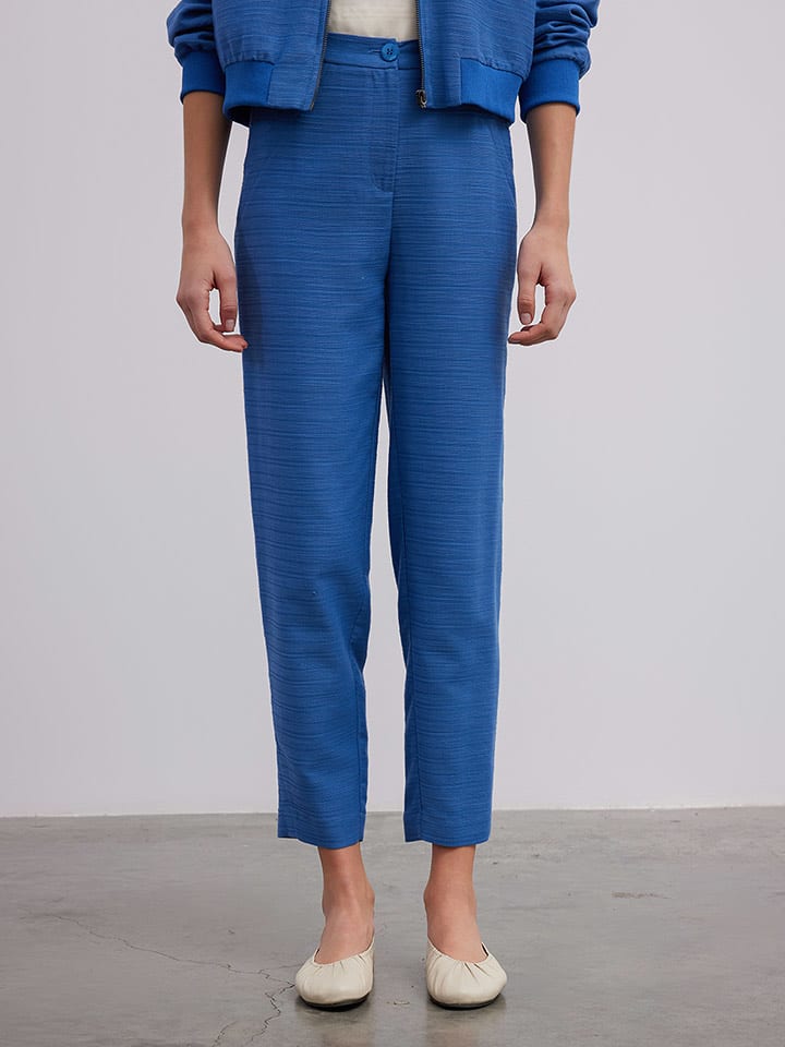 BGN Spodnie w kolorze niebieskim rozmiar: 38