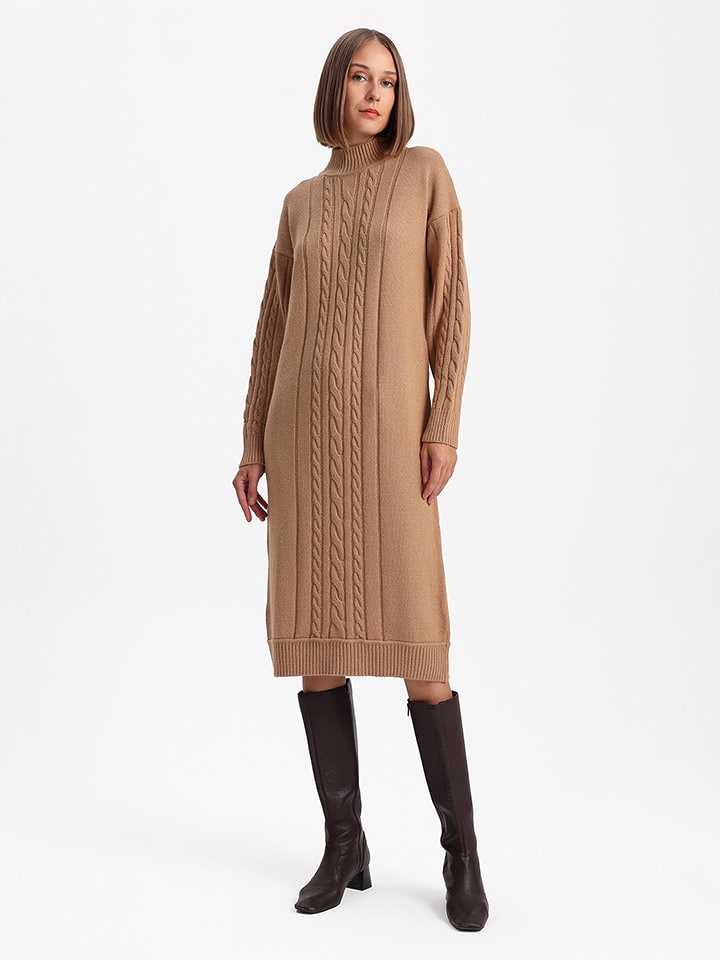 BGN Sukienka dzianinowa w kolorze jasnobrązowym rozmiar: 34