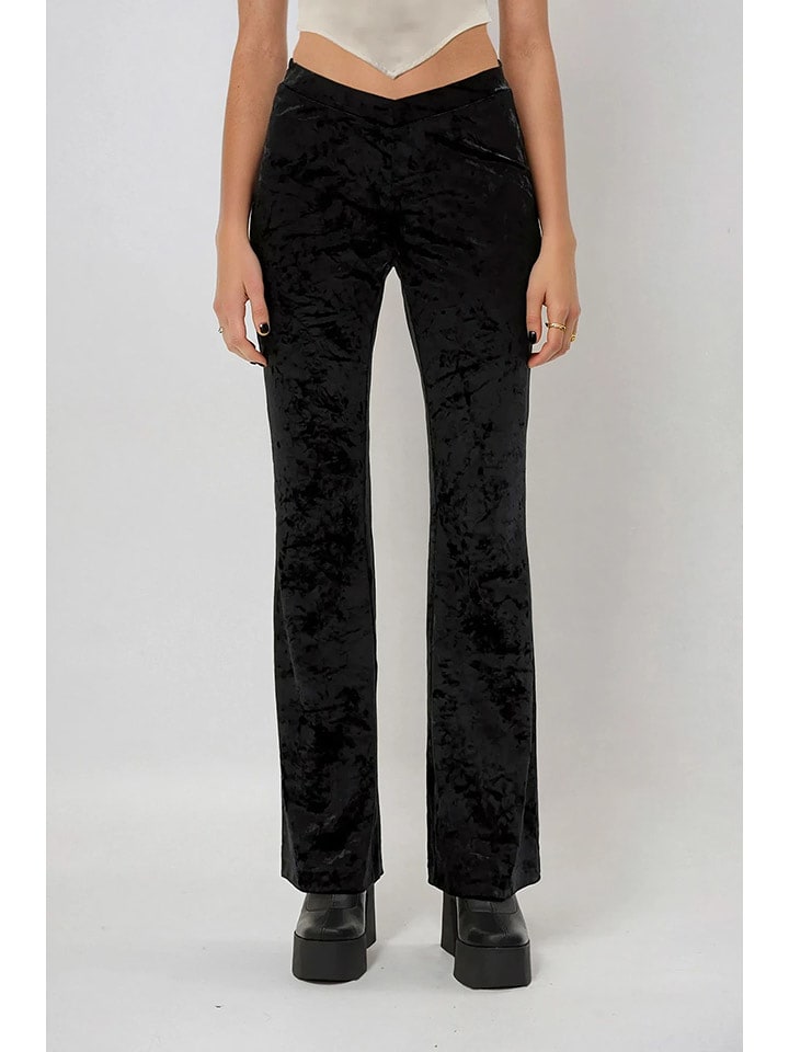 Weekday Spodnie w kolorze czarnym rozmiar: 44