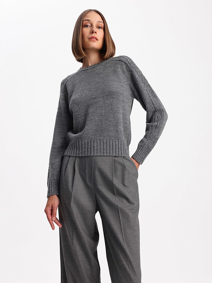BGN Sweter w kolorze szarym rozmiar: 40