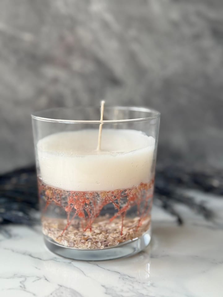 Lucky Bees Świeca w kolorze biało-beżowym - 60 g rozmiar: onesize