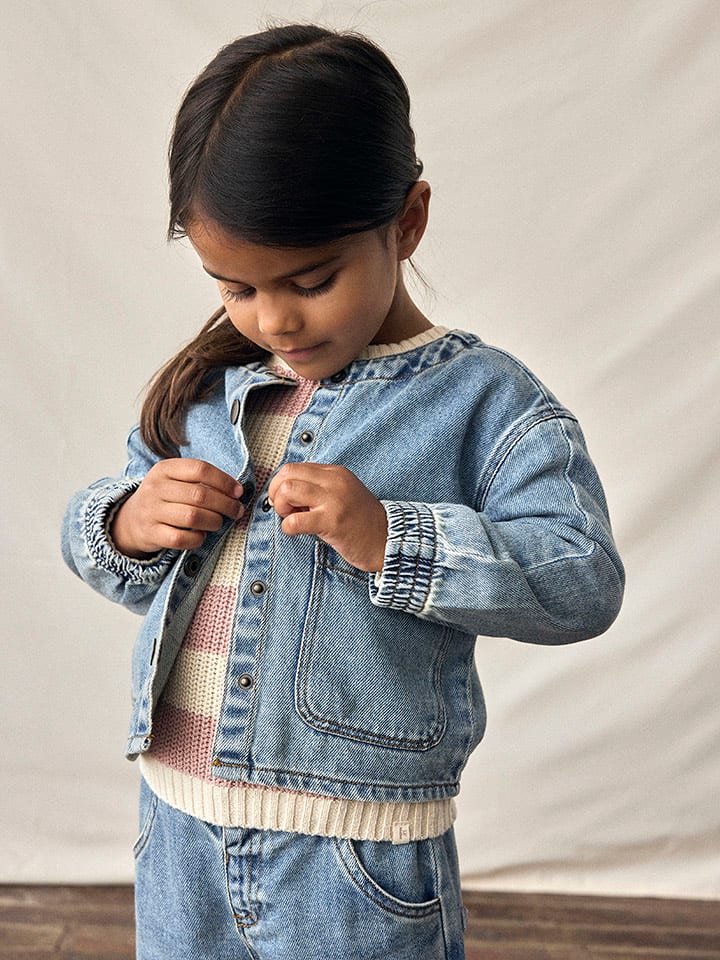 Lil Atelier Kurtka dżinsowa "Karole" w kolorze niebieskim rozmiar: 98