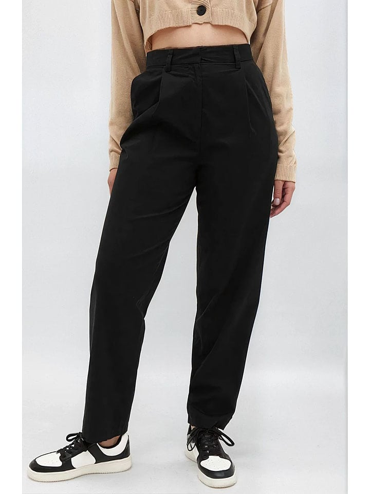 Monki Spodnie w kolorze czarnym rozmiar: 36