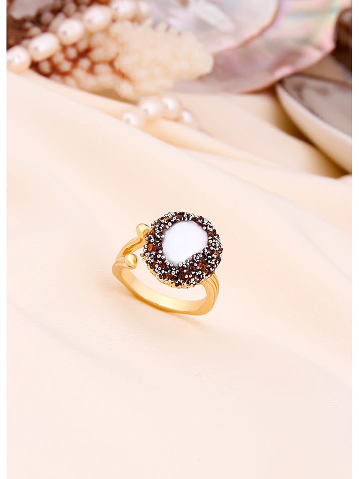 L'Atelier de Gaia Pozłacany pierścionek z perłą i cyrkoniami rozmiar: onesize