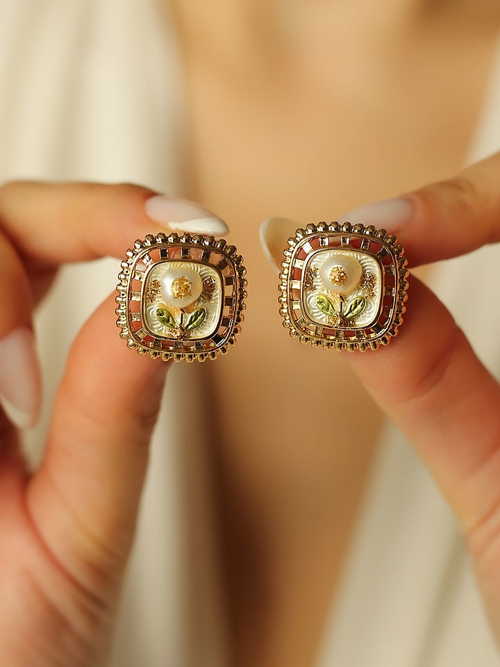 Pierres de Jade Pozłacane kolczyki-wkrętki z perłami rozmiar: onesize