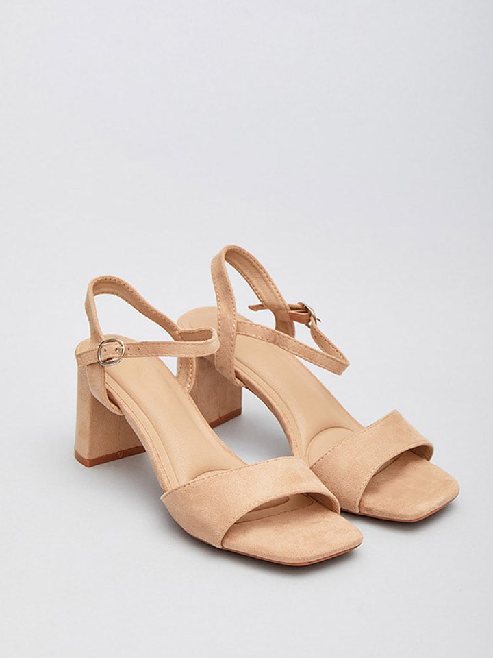 Bellucci Sandały w kolorze beżowym rozmiar: 40