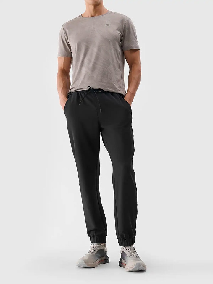 4F Spodnie dresowe w kolorze czarnym rozmiar: S