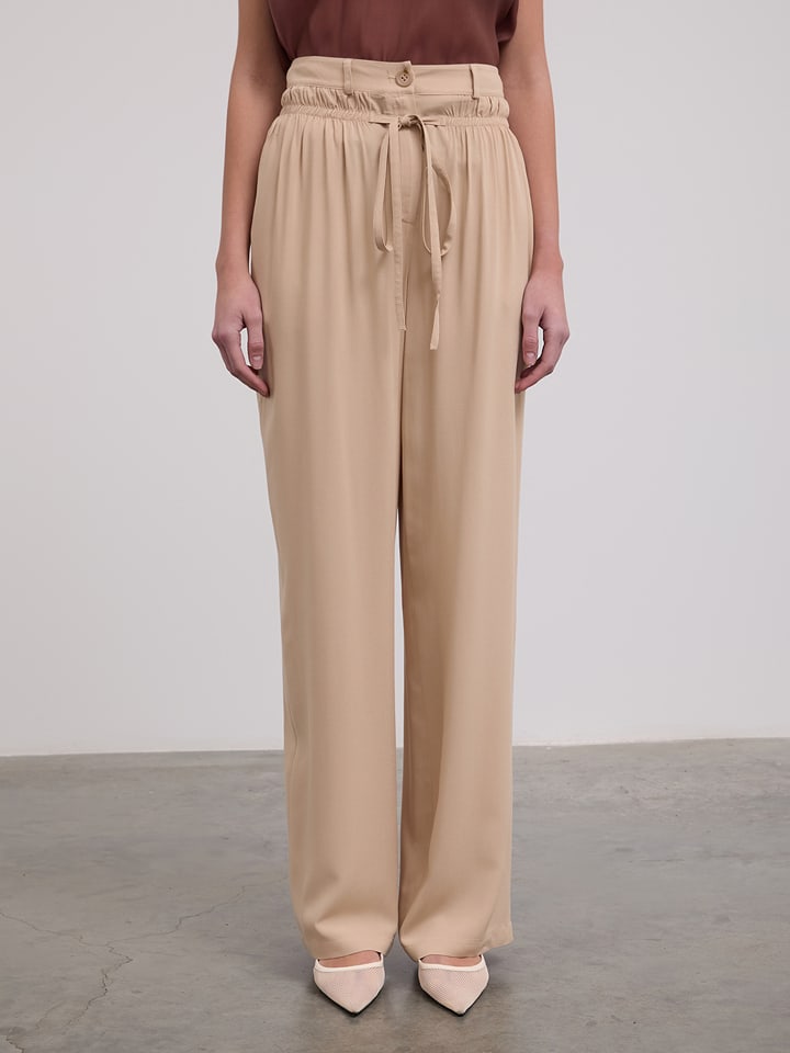 BGN Spodnie w kolorze beżowym rozmiar: 40