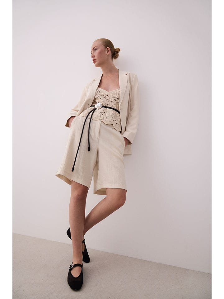 Vila Bermudy "Flea" w kolorze kremowym rozmiar: 36