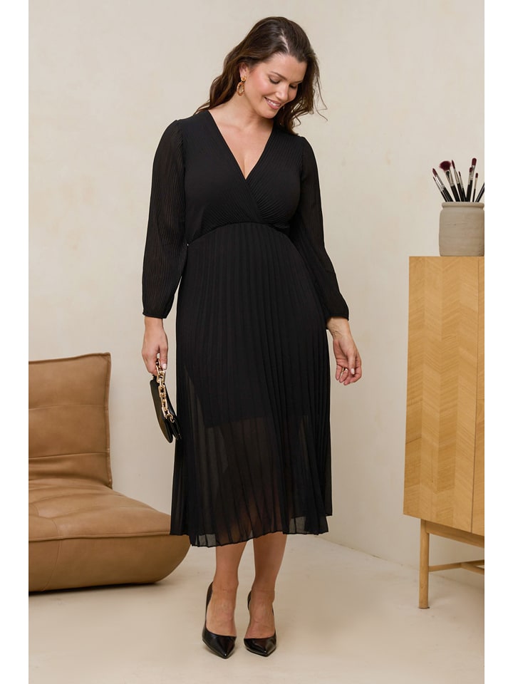 Curvy Lady Sukienka w kolorze czarnym rozmiar: 44/46