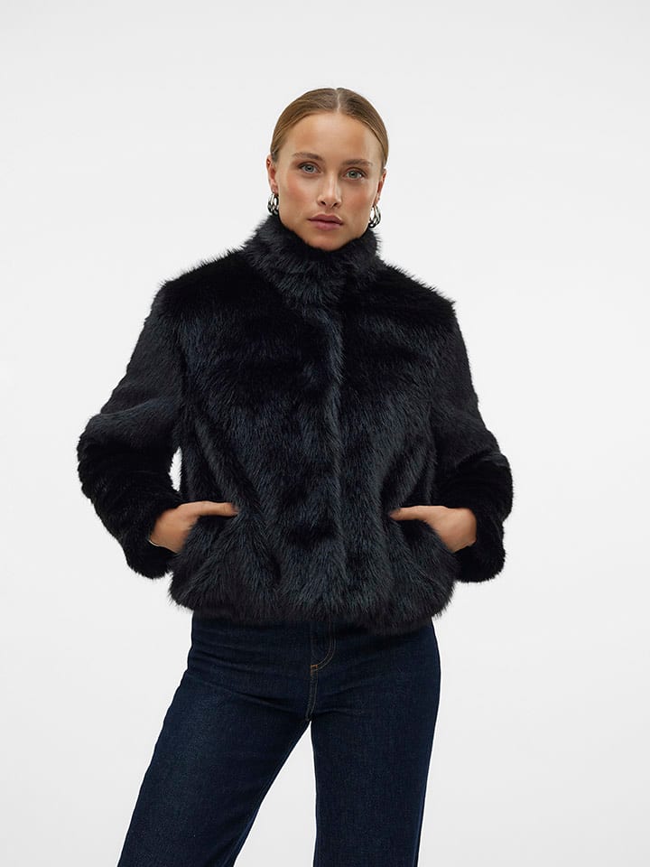 Vero Moda Kurtka "Monroe Short" w kolorze czarnym ze sztucznego futerka rozmiar: L