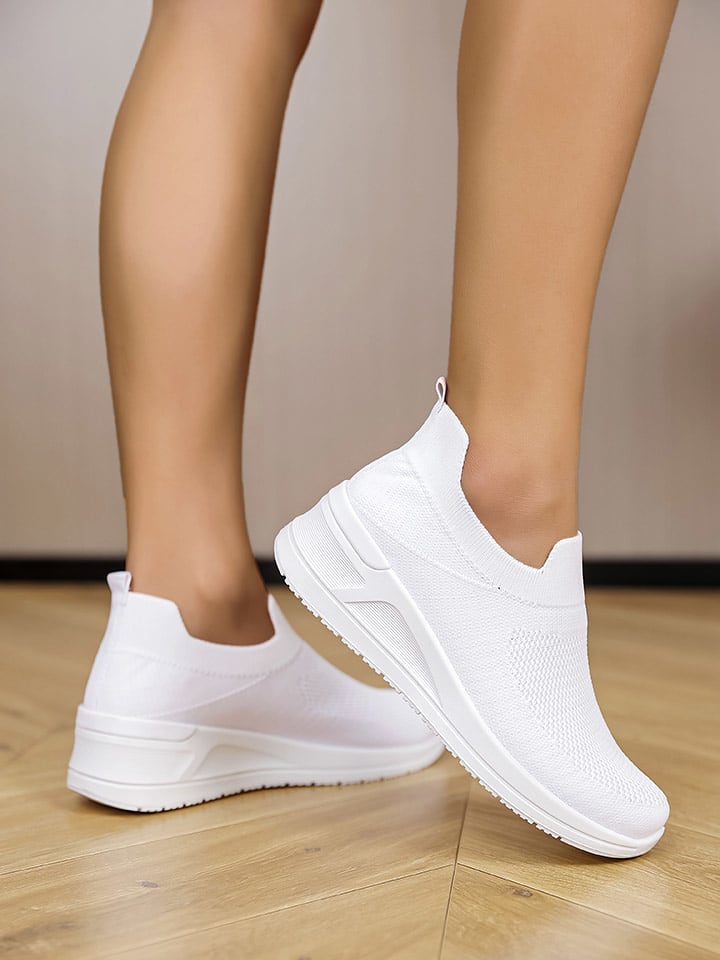 Sixth Sens Slippersy w kolorze białym na koturnie rozmiar: 37