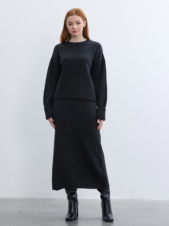 BGN Sweter w kolorze czarnym rozmiar: 40