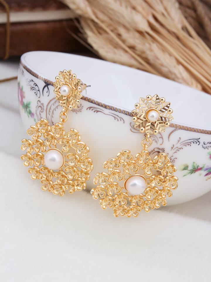 Pierres delicates Pozłacane kolczyki-wkrętki z perłami syntetycznymi rozmiar: onesize