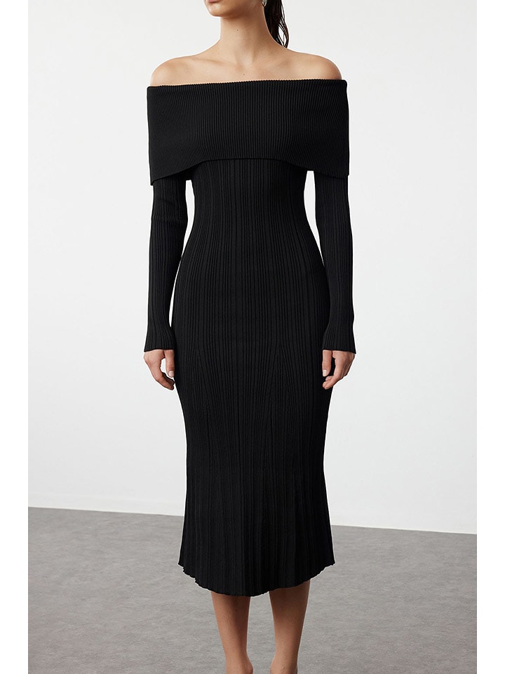 trendyol Sukienka dzianinowa w kolorze czarnym rozmiar: M