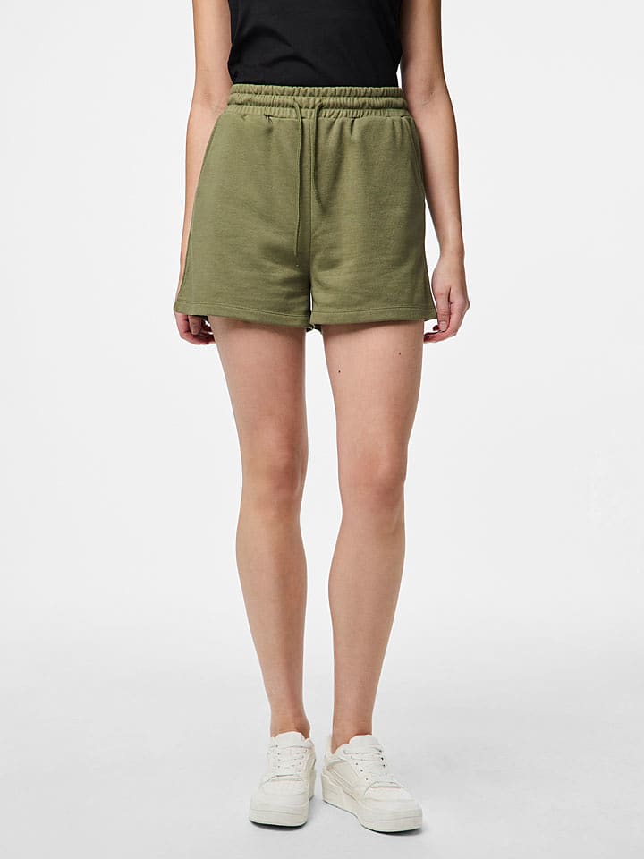 Pieces Szorty dresowe "Chilli" w kolorze oliwkowym rozmiar: S