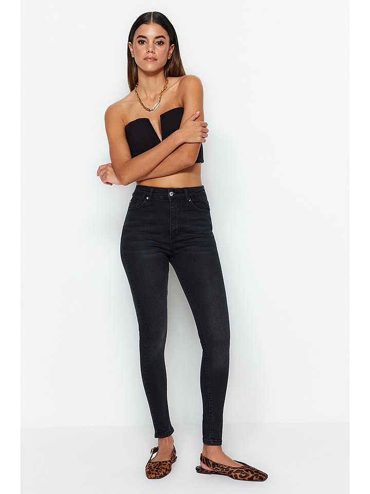 trendyol Dżinsy - Skinny fit - w kolorze czarnym rozmiar: 38