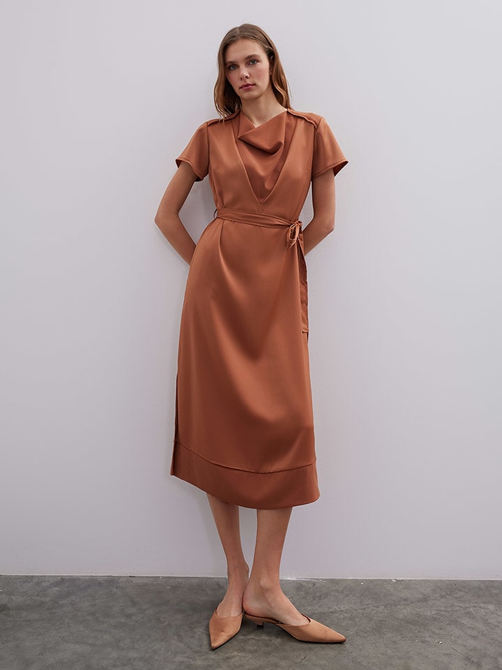 BGN Sukienka w kolorze jasnobrązowym rozmiar: 36