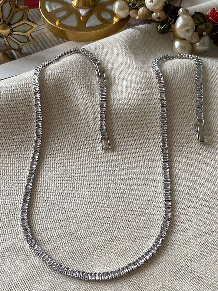 Luseera Pozłacany naszyjnik z cyrkoniami - dł. 45 cm rozmiar: onesize