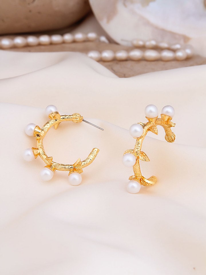 Pierres delicates Pozłacane kolczyki-półkreole z perłami syntetycznymi rozmiar: onesize