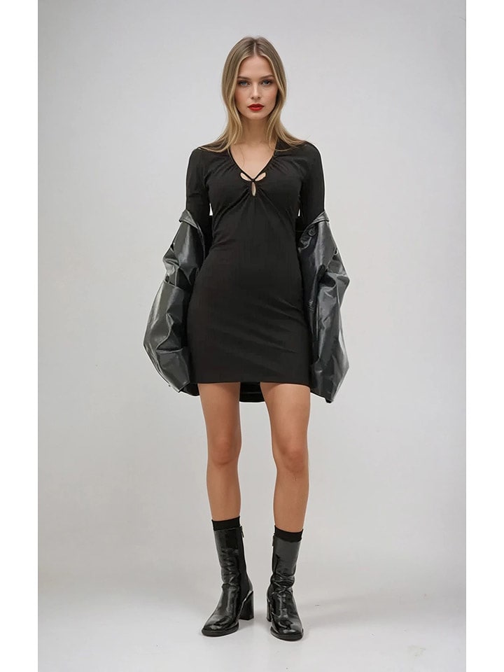 Weekday Sukienka w kolorze czarnym rozmiar: M